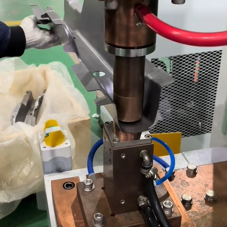 dfe36fb1-d1f3-4b16-8045-36f328679e84